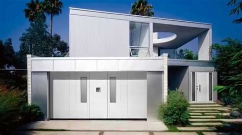 Pintu garasi terbagi menjadi dua yaitu yang menggunakan bahan baku kayu serta besi. Model Pintu Garasi Minimalis Terbaru - YouTube