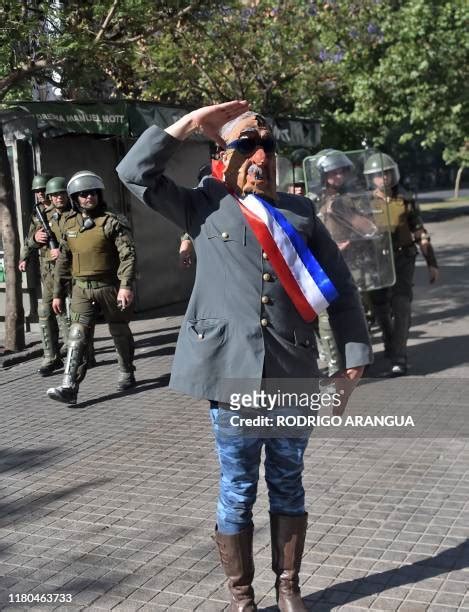 Chile Pinochet Salute Photos And Premium High Res Pictures Getty Images