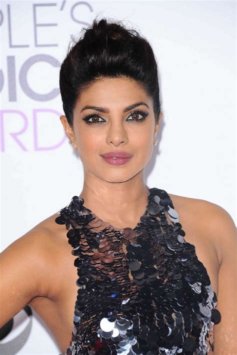 The winner of the miss world 2000 pageant. Makeup | Priyanka Chopra Killed It In Hair & Beauty Department