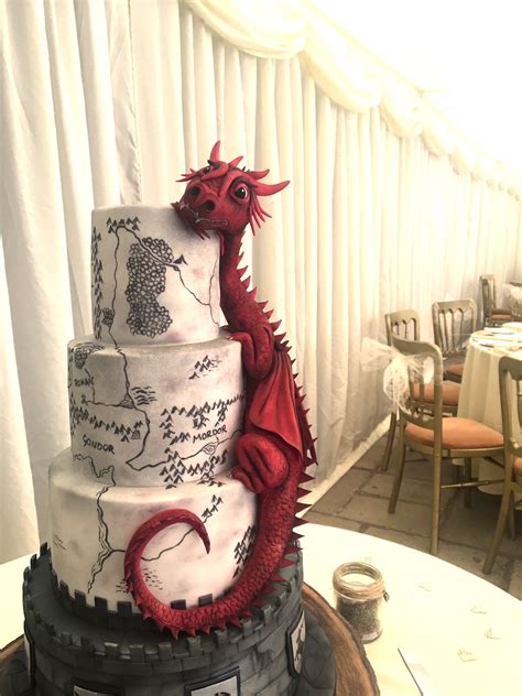 Smaug Takes Centre Stage On This Lord Of The Rings Wedding Cake
