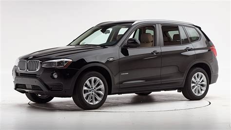 It's important to carefully check the trims of the vehicle you're interested in to make sure that you're getting the features you want, or that you're not overpaying for features you don't want. 2016 BMW X3