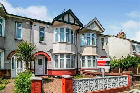 3 Bedroom Terraced House For Sale In Southend On Sea Essex Ss2