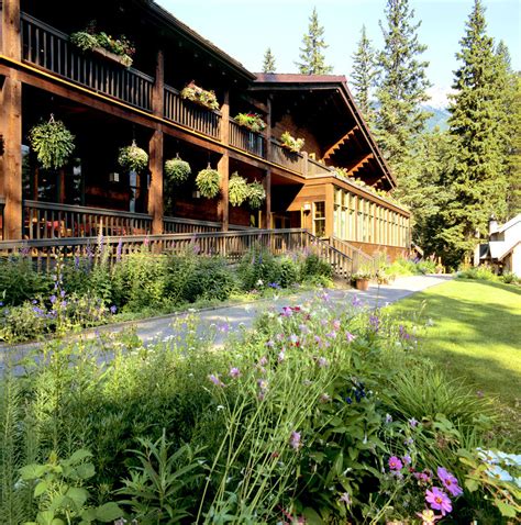 Emerald Lake Lodge British Columbia Resort Hideaway Report