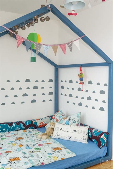 Das gilt auch für die einrichtung wenn sie ein kinderbett kaufen wollen, haben sie die auswahl zwischen verschiedenen modellen. Kinderbett selber bauen: XXL-Hausbett Bauanleitung ...