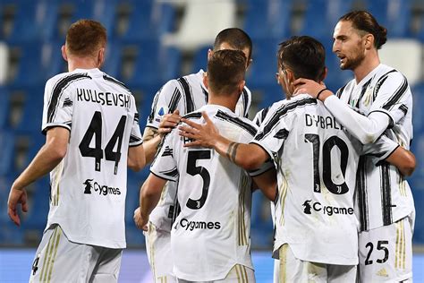 Juventus, nuova maglia 2021-2022: si torna alle classiche strisce