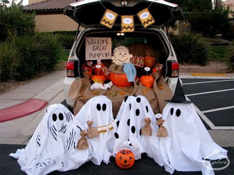 This post is totally helpful for finding tons of ideas on trunk or treats that aren't so expensive. 10 Totally Fun Trunk Or Treat Ideas