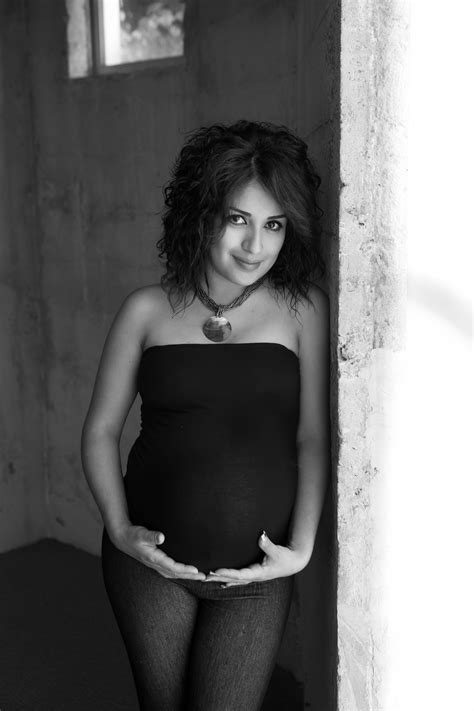 Bay Area Photographer Gives Homeless Pregnant Women Beautiful Maternity