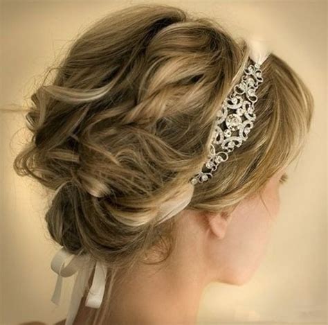 Short hairstyles look flattering on almost everyone, and whatever your preference, our short hairstyles gallery from the top hair salons around the world will inspire you to try on some great short hairstyles that are trendy and. 16 Great Prom Hairstyles for Girls - Pretty Designs