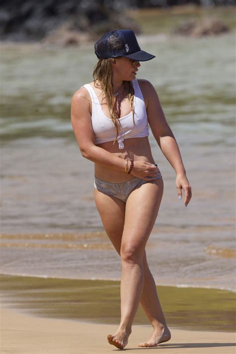 Hilary Duff In Bikini At A Beach In Maui Hawtcelebs