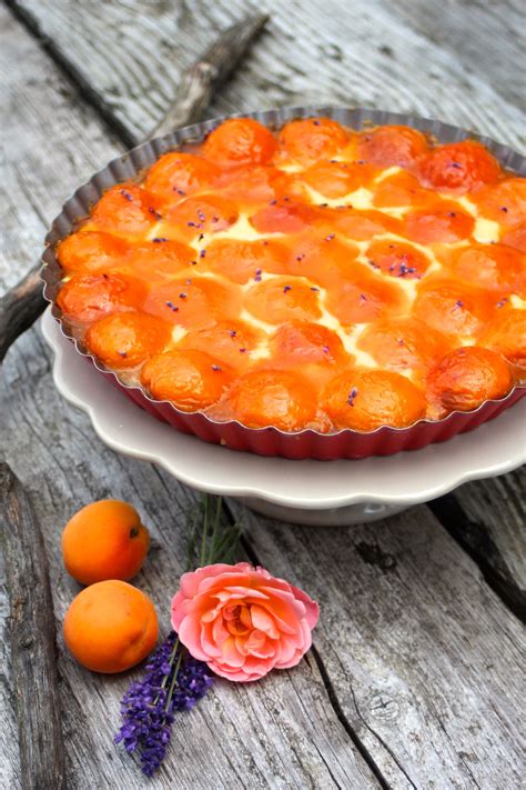Zu einer kugel formen, in frischhaltefolie wickeln und ca. Sommerliche Aprikosen-Lavendeltarte mit Schmandguss ...