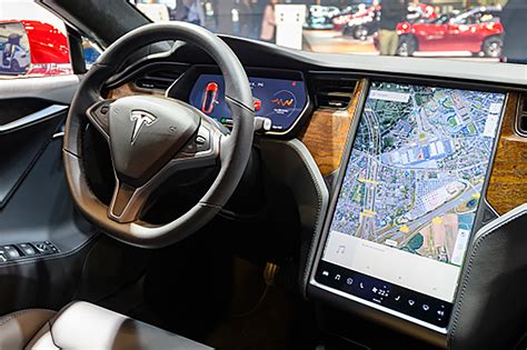 Us Investigates Touchscreen Failures In Tesla Model S Cars