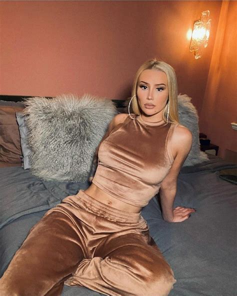 Pin By Darin Lawson On Celebrity Crushes In 2020 Iggy Azalea Outfits Fashion