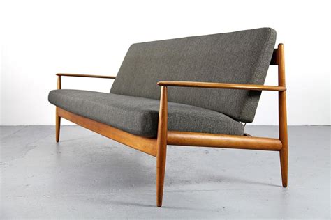Amazon de tidyard sofa 3 sitzer couches im skandinavischen stil dreisitzer sofa stoff grau 180 x from. Adore Modern - Dreisitzer von Grete Jalk für France ...