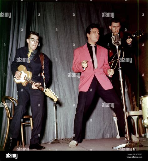Hank Marvin Cliff Richard And Bruce Welch Cliff Richard Und The Shadows 1962 Stockfotografie Alamy