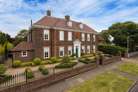 10 of the Best Arts & Crafts Properties | Arts & Crafts Movement