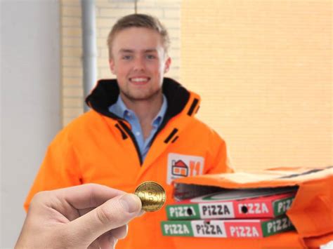 His daughter was there to witness the historic event and managed to taste the world's most expensive pizza at only 1 year old! Papa John's in UK Accepts Bitcoin for a Potentially ...
