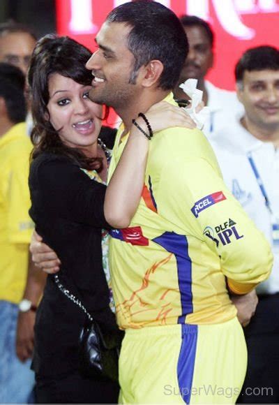 Mahendra Singh Dhoni With His Wife Sakshi Dhoni Super Wags Hottest