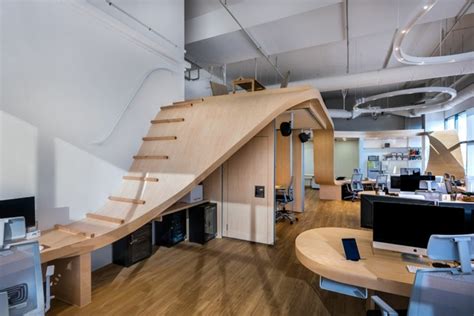 Shop creative television & more. Bureau original en bois par Produce Workshop