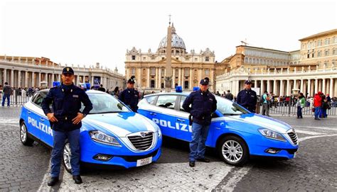 NUOVE VETTURE E LIVREA CON SCRITTE TRICOLORE PER LE AUTO DELLA POLIZIA INFODIFESA