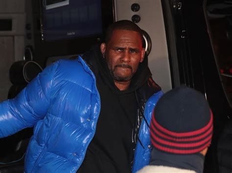 R Kelly Bond Set At 1 Million After Arrest On Charges Of Aggravated