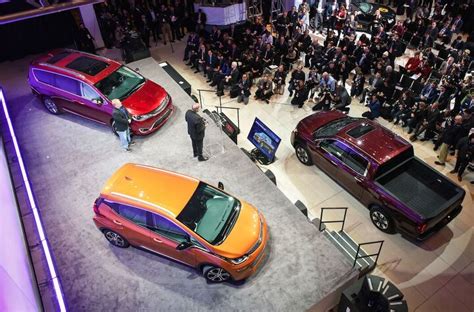 Chevrolet Chrysler And Honda Take Car And Truck Of The Year Awards