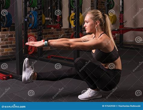 Fitness Woman Doing Pistol Squat Stock Photo Image Of Muscle Model