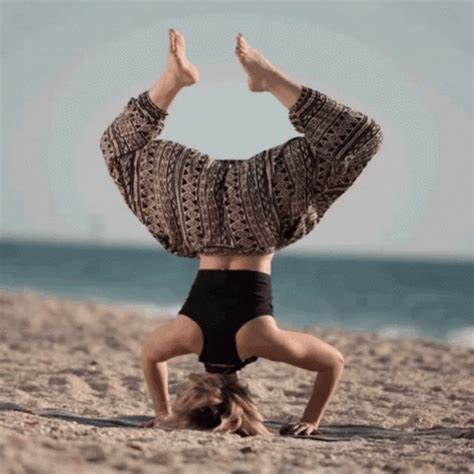 Yoga Beach Headstand Clap 