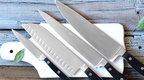 Tous les grands cuisiniers vous diront qu'il est important de choisir des couteaux de cuisine de qualité, afin de pouvoir émincer, trancher et couper vos petits légumes en toute simplicité. Comment choisir ses couteaux | Couteau de cuisine, Couteau, Couteau chef