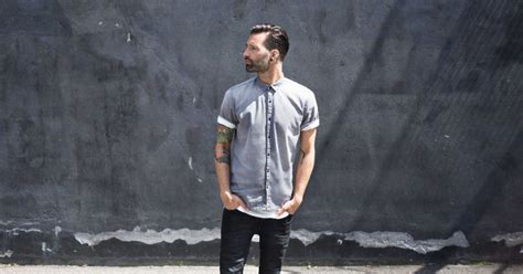 Does sean dhondt have tattoos? ZIEN: Sean Dhont maakt modellendebuut - ELLE.be
