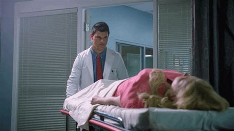 Scream Queens Doctor Gifs Find Share On Giphy