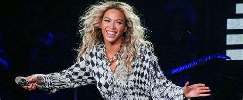 Beyonce Breaks U S Itunes Sales Record Sells 617 000 In Three Days Billboard