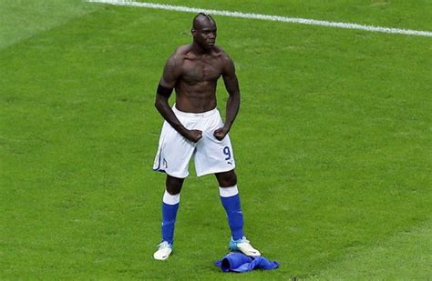 Mario Balotelli Wants Statue Of Himself Doing His Muscle Flex Pose
