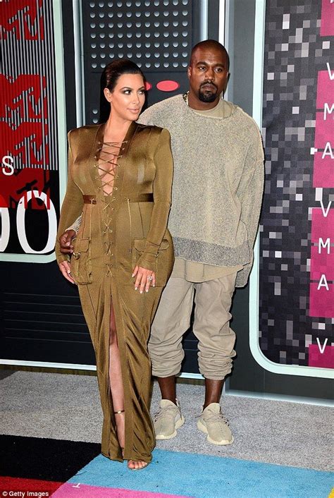 Pregnant Kim Kardashian Wears Eye Popping Laced Dress To VMAs Kim And Kanye Kim Kardashian