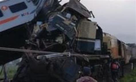 Korban Tabrakan Kereta Di Bandung Dievakuasi Ke Rsud Cicalengka