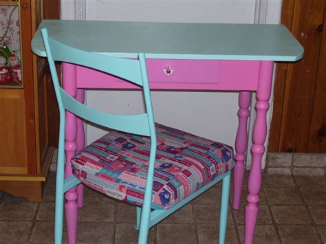 Browse the user profile and get inspired. Nama Halacy's Comfy Cottage...: Cute little desk for a ...