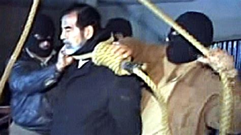 Colgado Con El Cuello Partido Entre Cánticos E Insultos Así Murió Saddam Hussein Infobae
