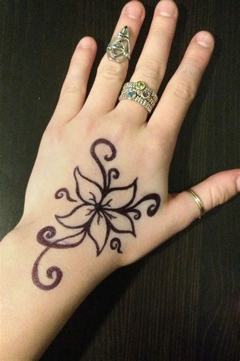 Check Out These Cool Art Works Henna Hand Tattoo Hand Henna Hand