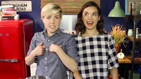 Hangrid Is A Thing Youtube Stars Ingrid Nilsen And Hannah Hart Are