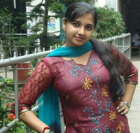 Cute Desi Keralite Girl Posing For Camera Indian Girls Packers And Movers Girl