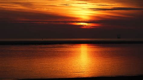 Download Wallpaper 2560x1440 Sunset Sea Skyline Twilight Sky