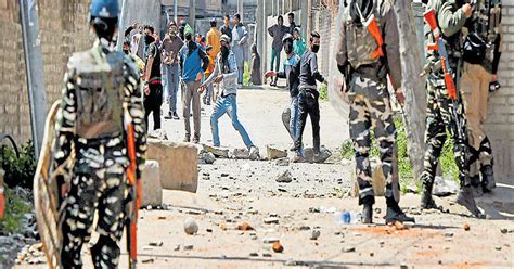 Militants Hurl Grenade At Police Station In Srinagar Cop Hurt