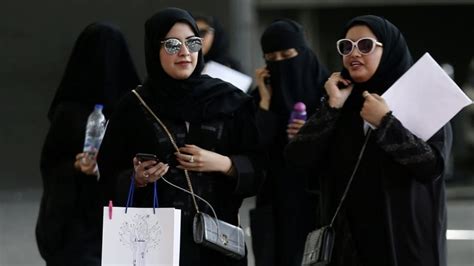 New Saudi Arabian Laws Allow Women To Travel Without Male Consent Cbc News