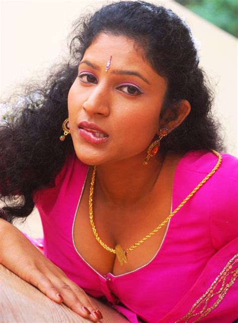 Hot Actress Glamour Kerala Aunty Stills