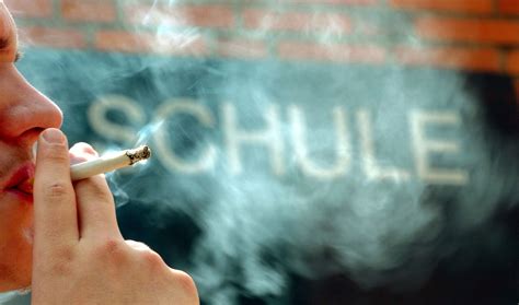 Rauchen auf dem Schulhof Französisches Gericht prüft Ausnahmeerlaubnis