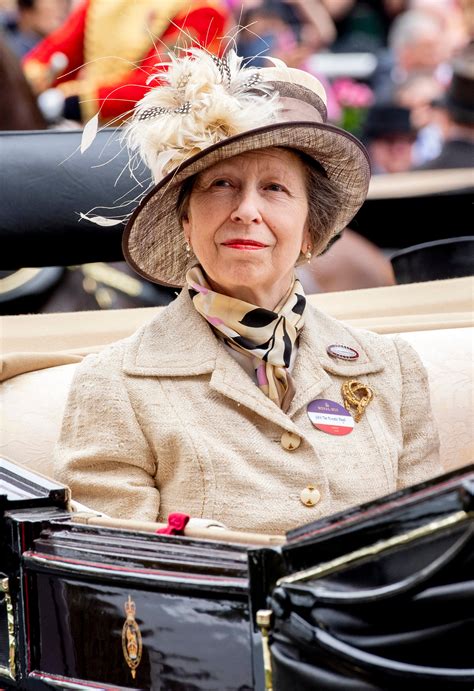 Princess Anne Urges Young Generation Royals To 'Go Back To Basics' - Fame10