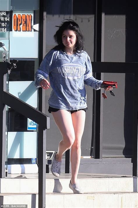 Ariel Winter Puts On A Leggy Display As She Leaves Nail Salon Daily Mail Online