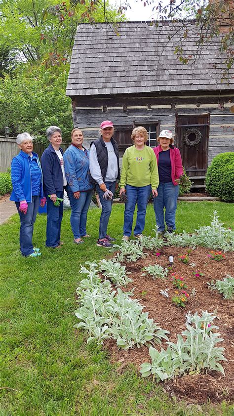 Caroline Garden Club Continues Spring Traditions Life