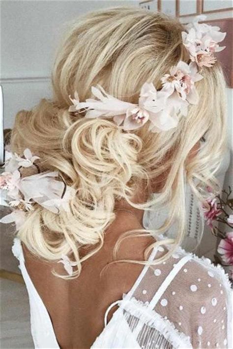 Gorgeous Prom Hairstyles You Can Copy
