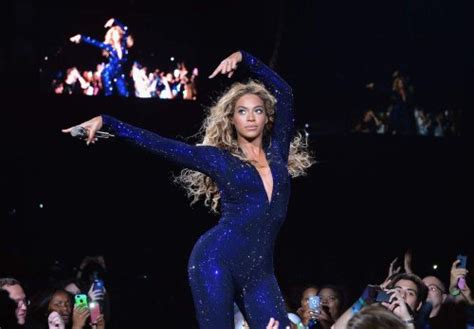 Beyoncé Kicked A Fan Out Of A Concert After He Slapped Her Butt During