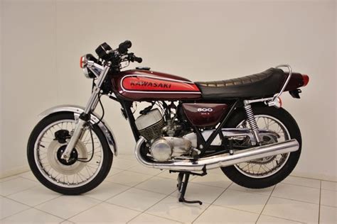 Au milieu des années 60, kawasaki va instaurer sa réputation de constructeur de motos avec une forte image sportive. Kawasaki 500 Mach III H1-E - 2 temps (avec images) | Moto ...